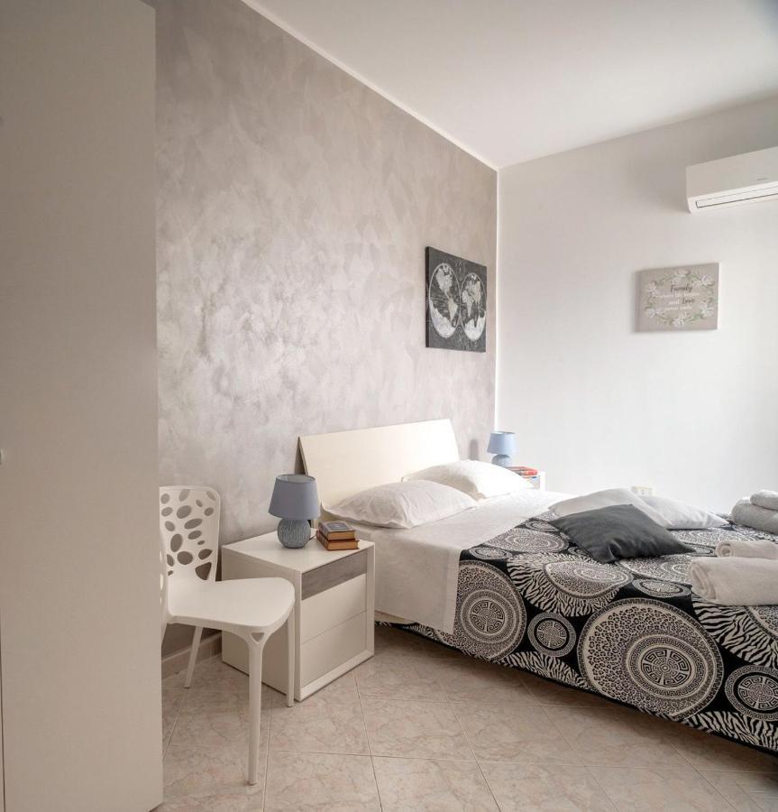 A Casa Tua Affitti Brevi Bed & Breakfast Noto Bagian luar foto