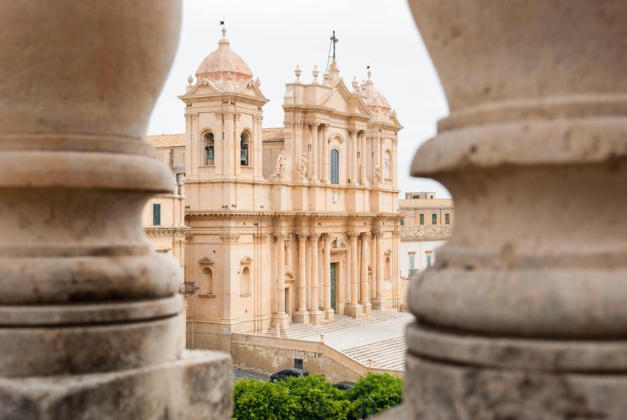 A Casa Tua Affitti Brevi Bed & Breakfast Noto Bagian luar foto