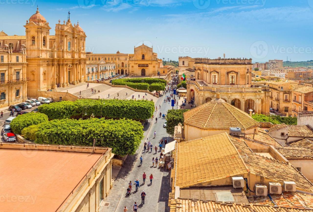 A Casa Tua Affitti Brevi Bed & Breakfast Noto Bagian luar foto