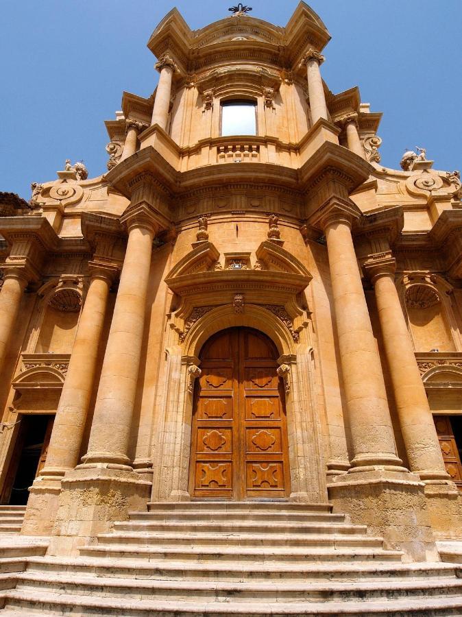 A Casa Tua Affitti Brevi Bed & Breakfast Noto Bagian luar foto